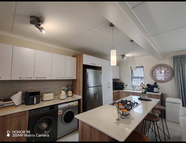 2 BEDROOM APARTMENT FOR SALE IN MODDERFONTEIN